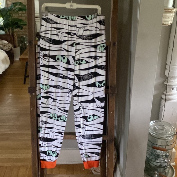CELEBRATE HALLOWEEN TWO PIECE PAJAMA SET MEDIUM 8 - 10 NEW WOMEN MUMMY - Picture 3 of 6